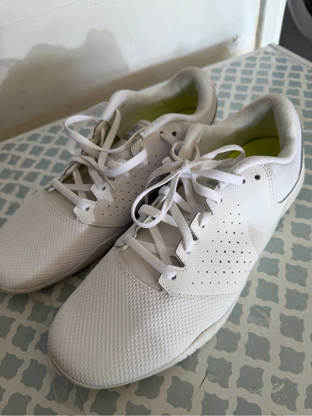 Nike White Low-Top Men's Sneakers with Lime Insole